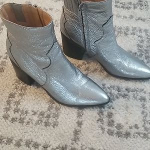 Isaac Mizrahi silver sz 9m boots